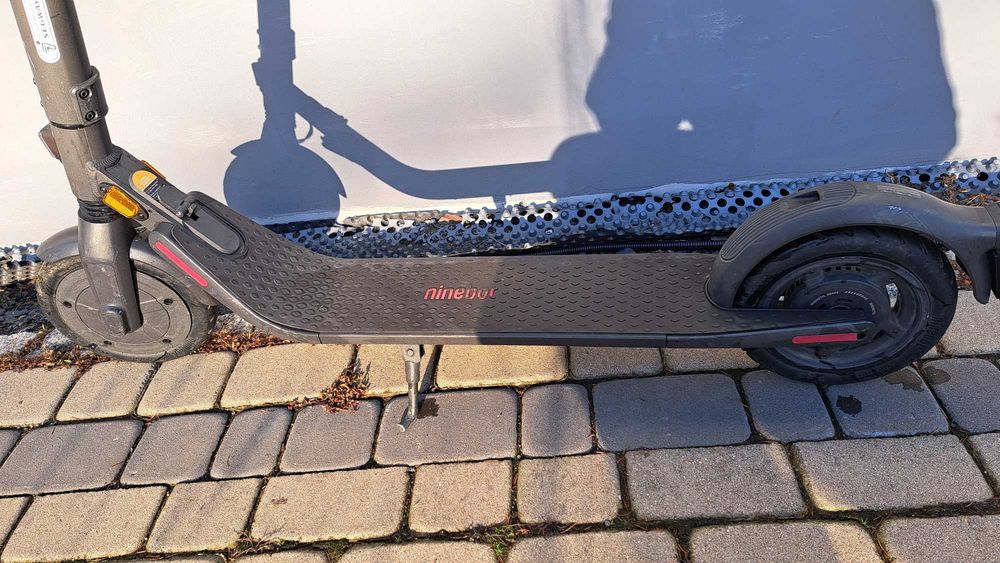 Hulajnoga elektryczna Ninebot Segway E45D