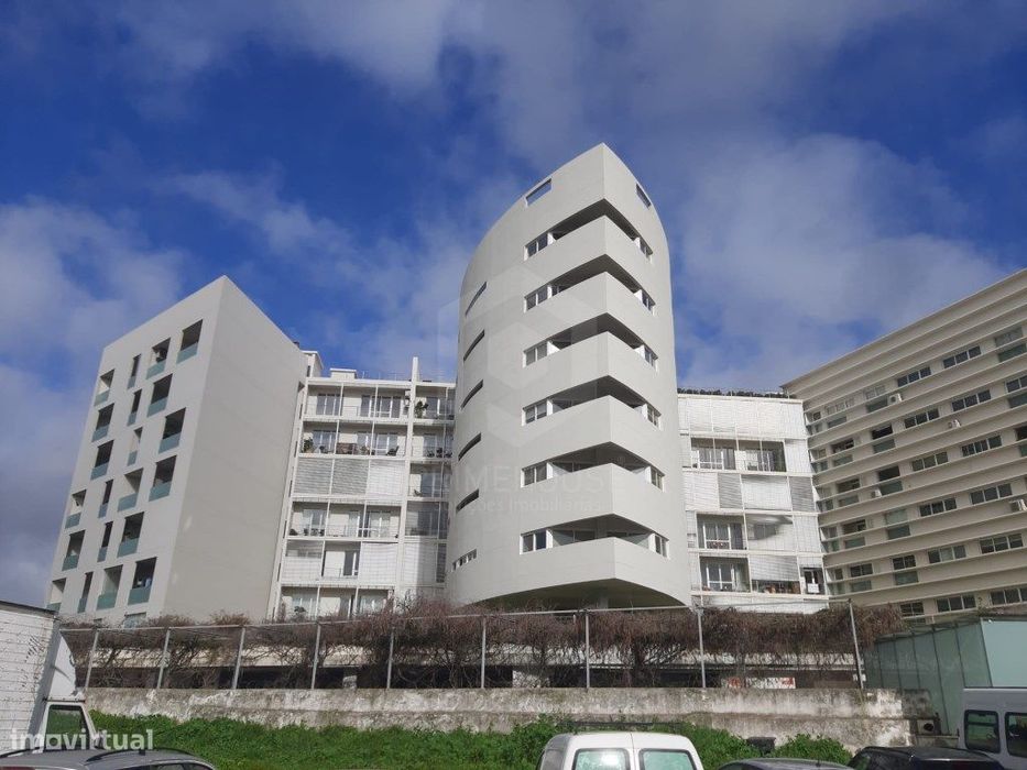 Apartamento T2 com 1 lugar de estacionamento no Condomínio De Monta...