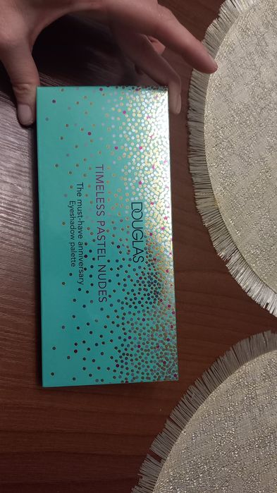 Nowa paleta cieni Douglas