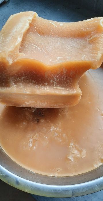 Wosk serowarski do powlekania serów.