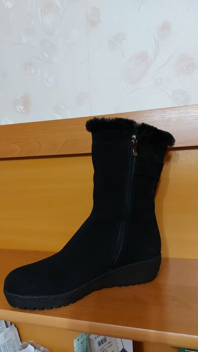 Сапожки новые р 39 кожа нат. на танкетке , цегейка