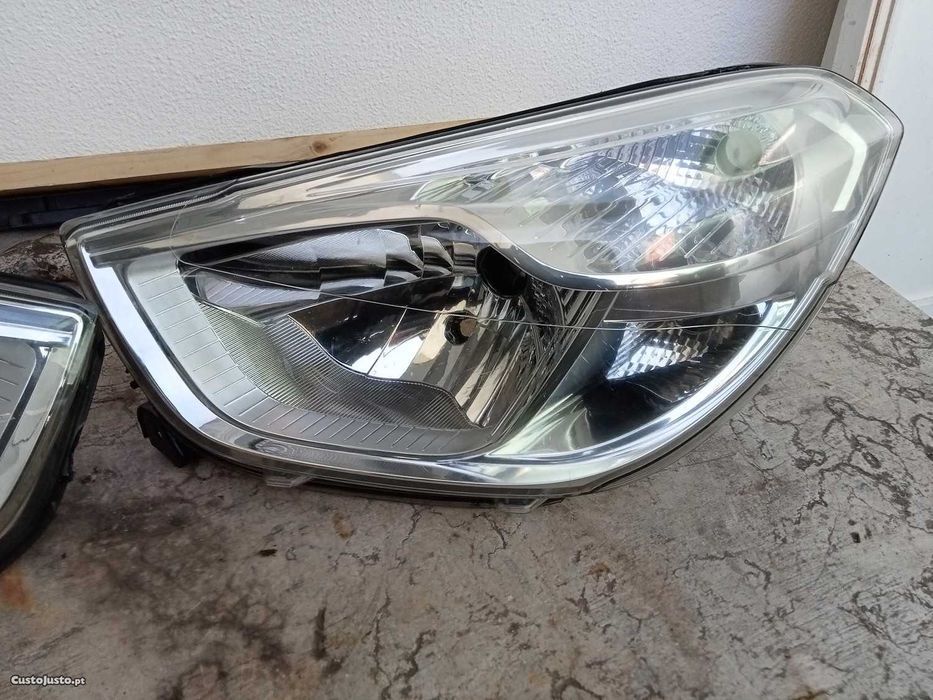 Faróis Dacia Dokker usados