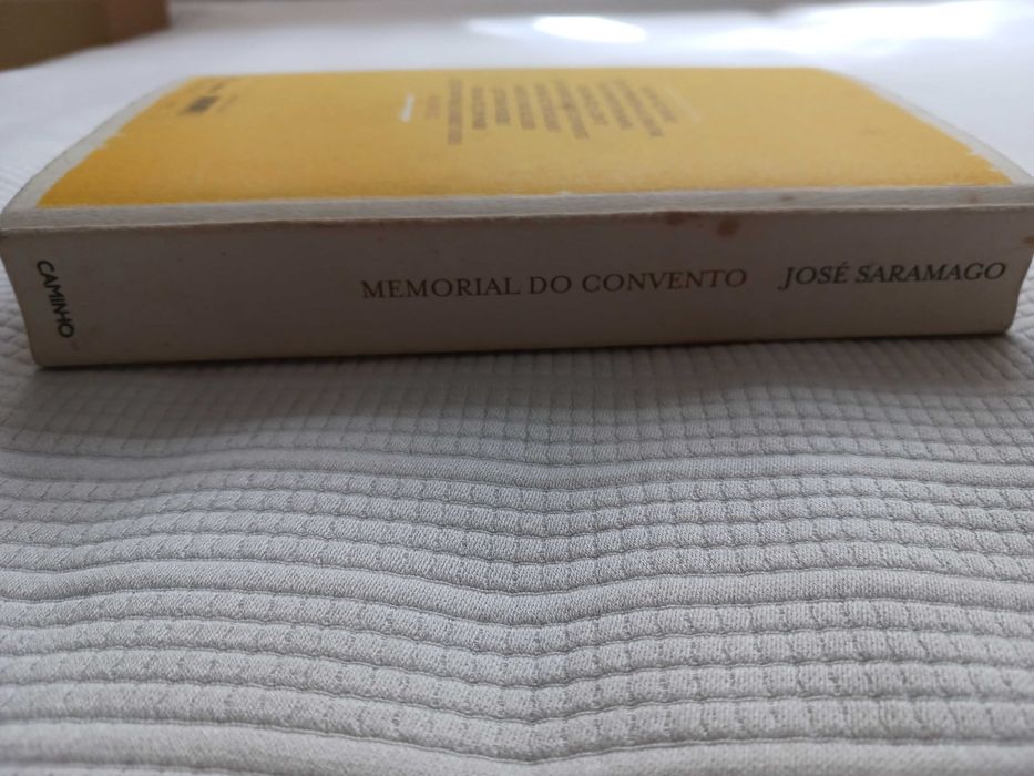Livro Memorial do Convento, de José Saramago