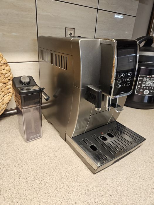 Czyt. Opis Delonghi dinamica Plus nie Jura ale dobry ekspres