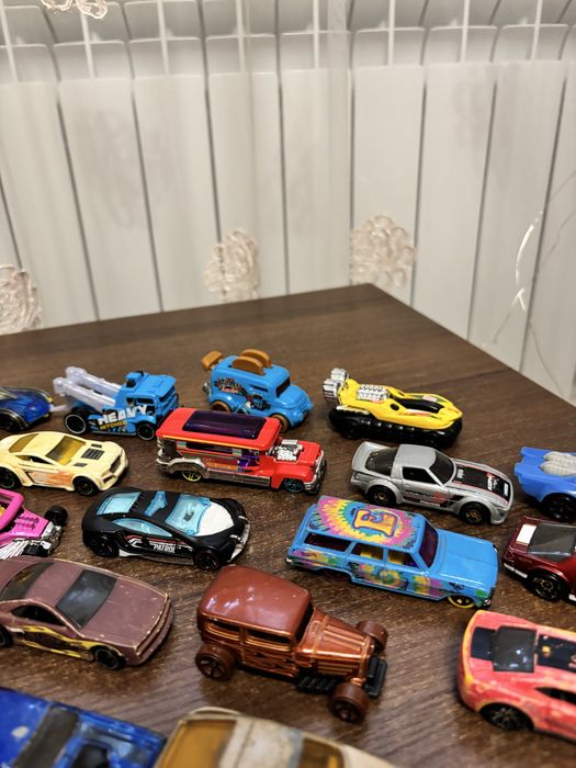 Машинки Hot WHEELS