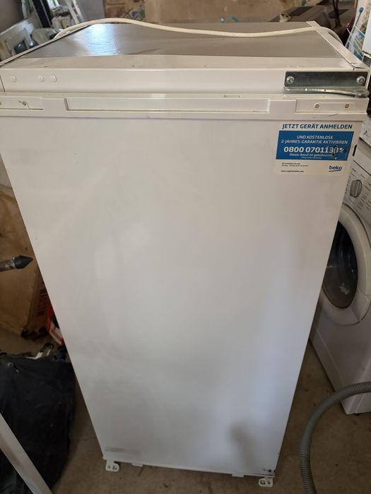 Lodówka Beko biala z malym zamrażalnikiem