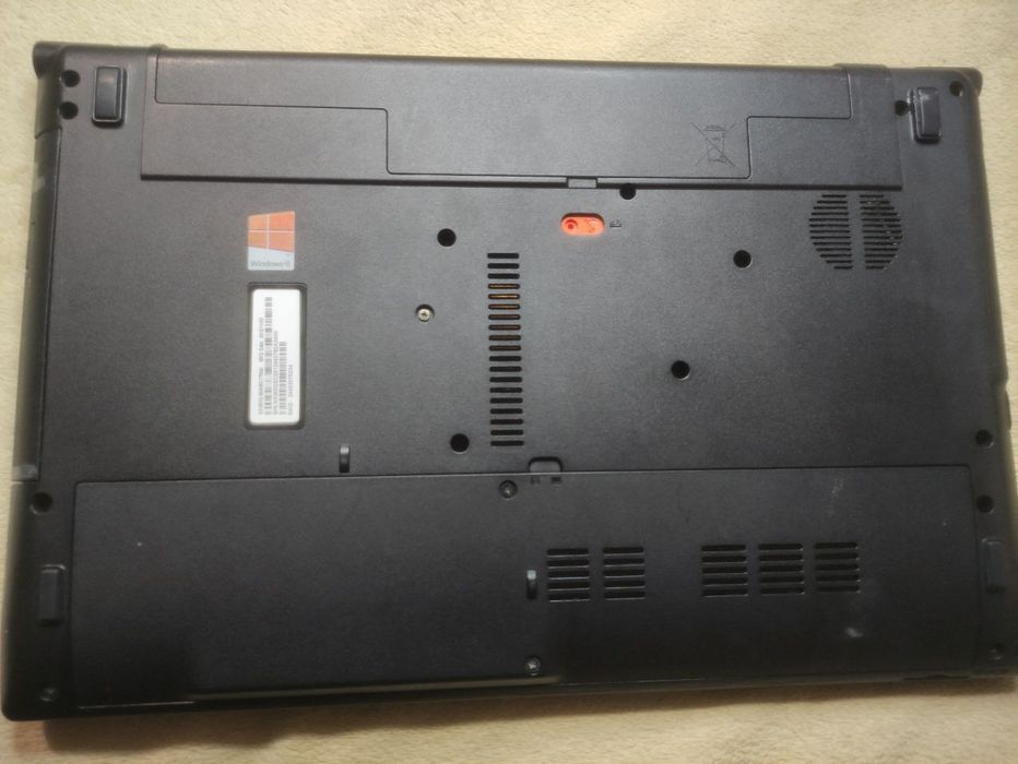 Acer v3-551g,4 ядра,8гб озу,1tb,AMD 7600m,ноутбук,робочий