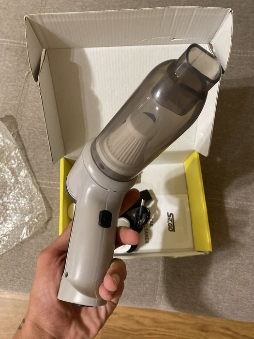 Автомобильный пылесос St.Go (аккумуляторный, 1200 мА, 100 Вт, 6 насадо