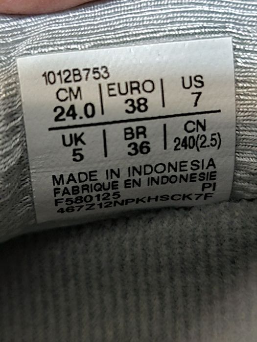 Оригінал 100% професійні жіночі кросівки asics nimbus 27 eur 38