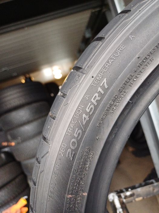 205/45/17 Sprzedam parę opon letnich Hankook