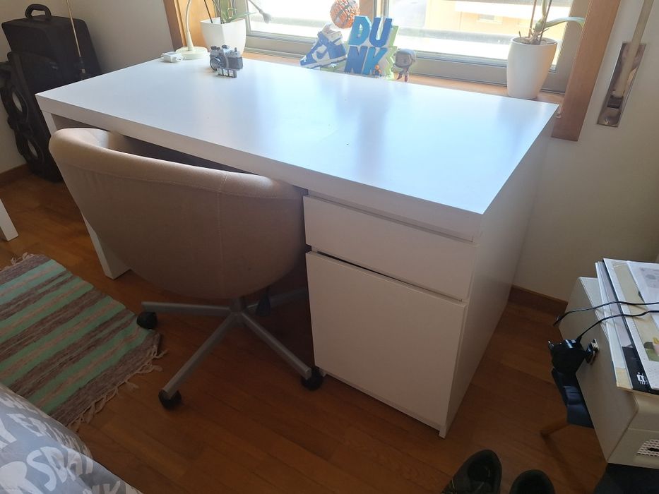Vendo secretária Ikea em bom estado!