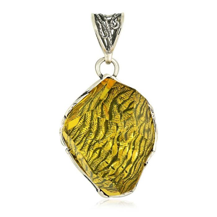 Srebrna zawieszka z bursztynem pr.925