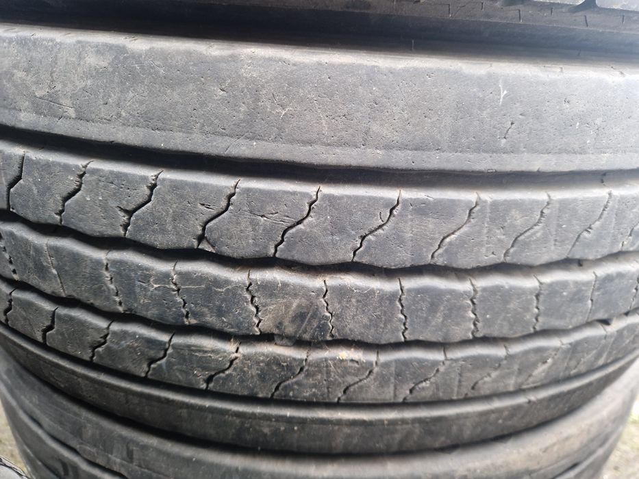 Opony przody 245 70 r17.5 continental