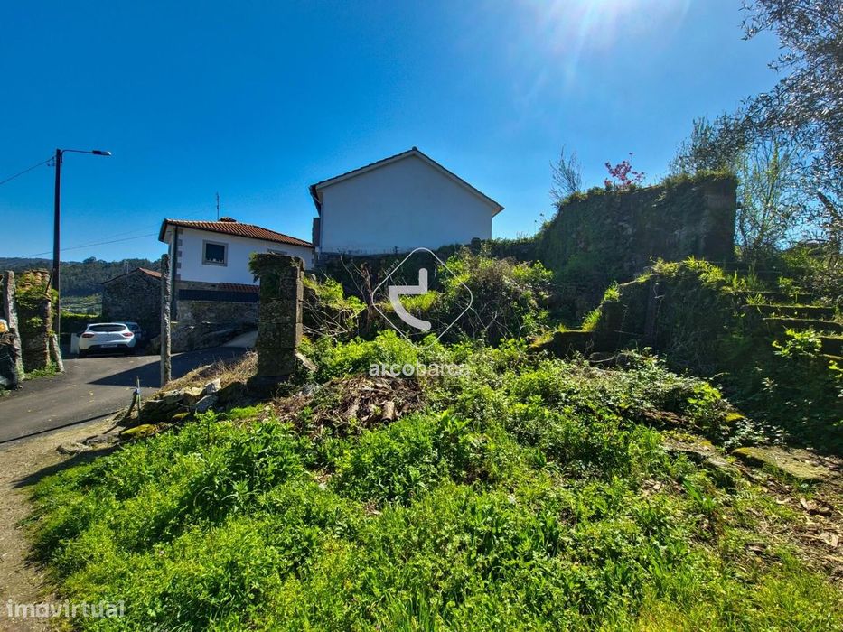 Vende-se Ruína com potencial para restauro em Gondufe - Ponte de Lima