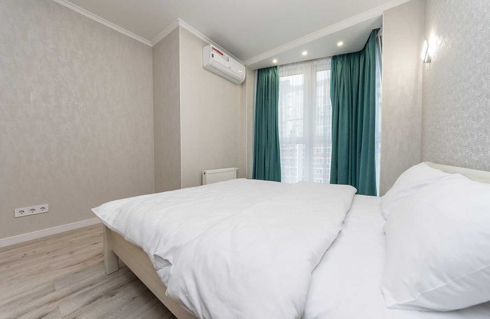 Київ, оренда на добу. При відключенні світла - ліфти працюють, вода є.