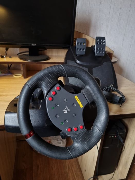 Ігрове кермо logitech momo racing 240° (або ж руль, джойстик, геймпад)
