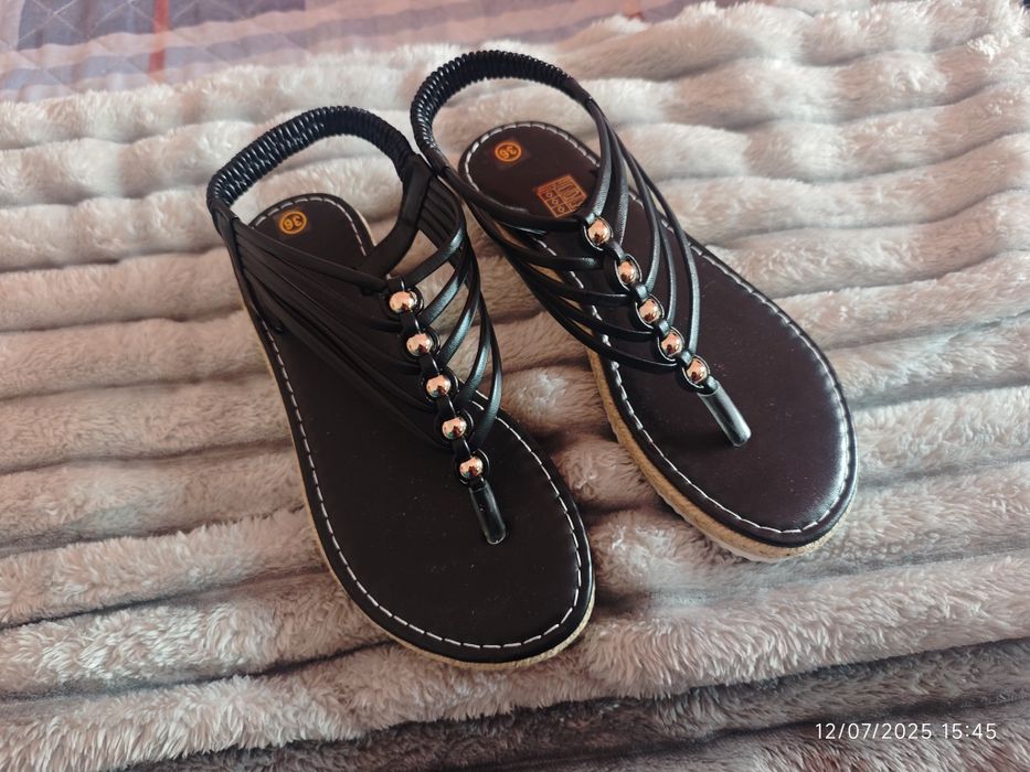 Sandálias pretas
