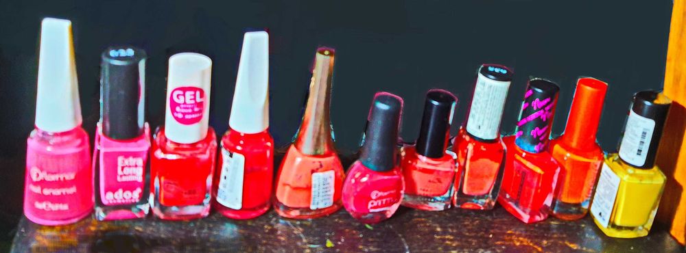 Обменяю много цветного лака на 3 флакона прозрачного лака.