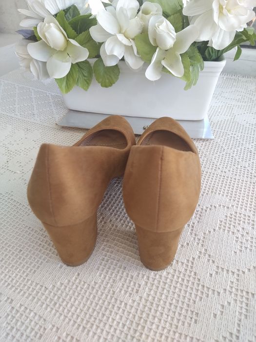 Sapatos camel elegantes e confortáveis - You and Me - Tamanho 37
