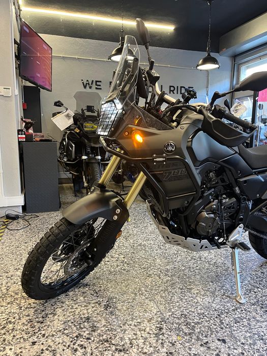 Yamaha T7 Teneré de 2024 com 10000 Kms, como nova e Top Case
