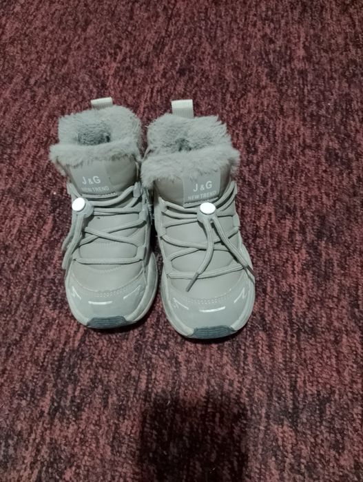 Взуття для дівчинки