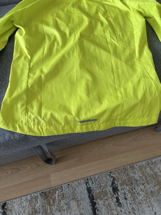 Impermeavel fluorescente amarelo