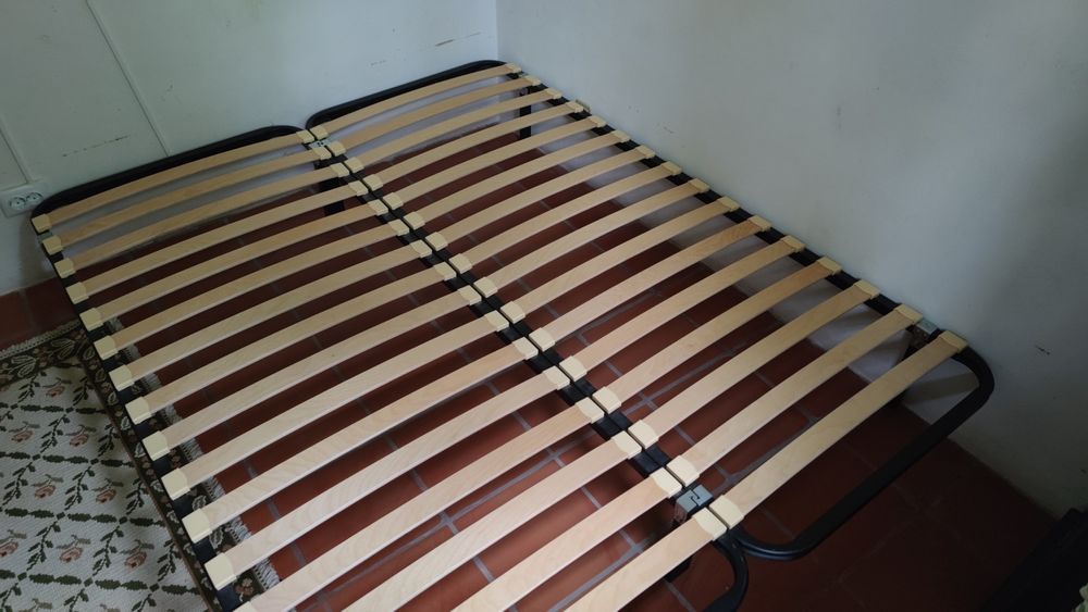 Estrado de ripas em madeira com pernas 1,60*2mt