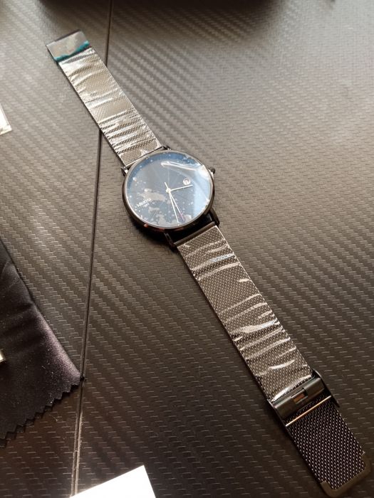 Nowy czarny zegarek na rękę