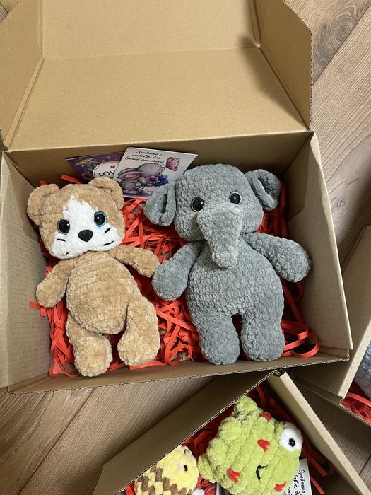 Подарункові бокси, ручної роботи, мʼякі та милі