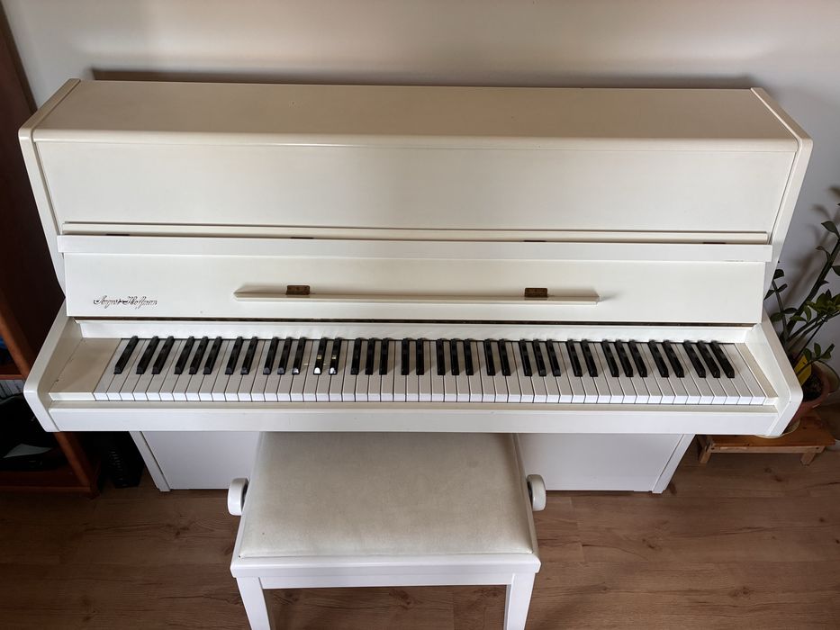 Pianino August Hoffman + taboret z regulowaną wysokością