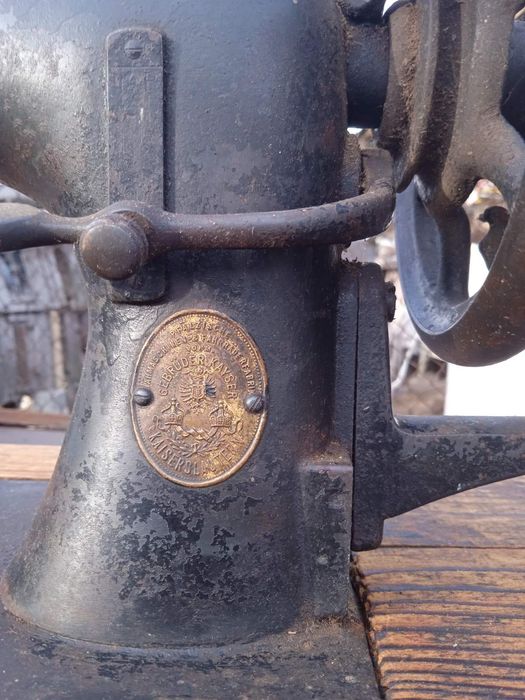 Старовина .Німецька швейна машинка.