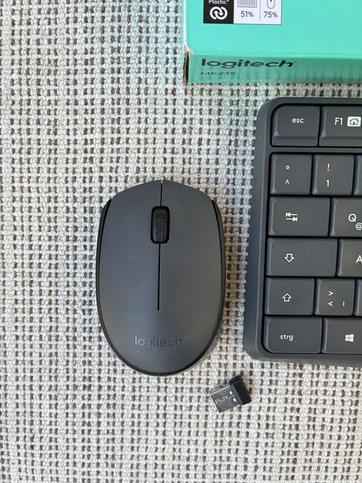 Klawiatura i myszka bezprzewodowa  Logitech MK235
