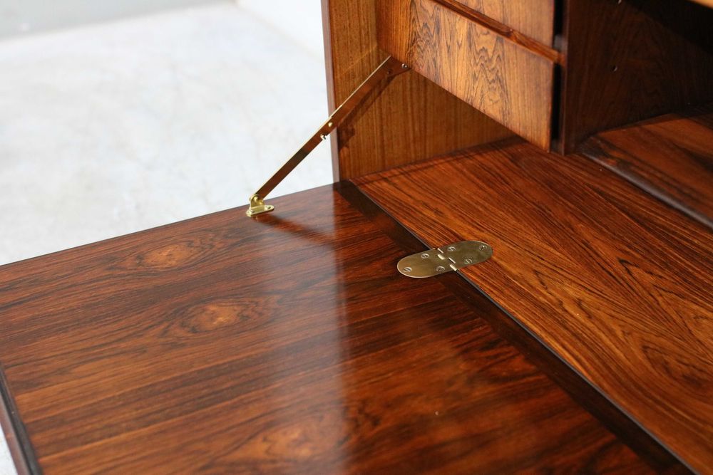 Estante nórdica em pau santo