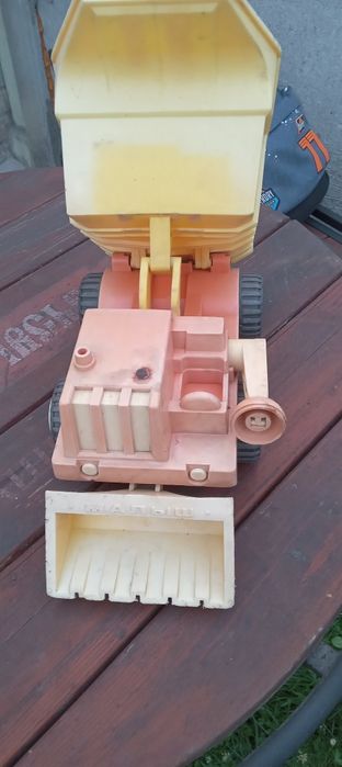 Грузовой самосвал малиш