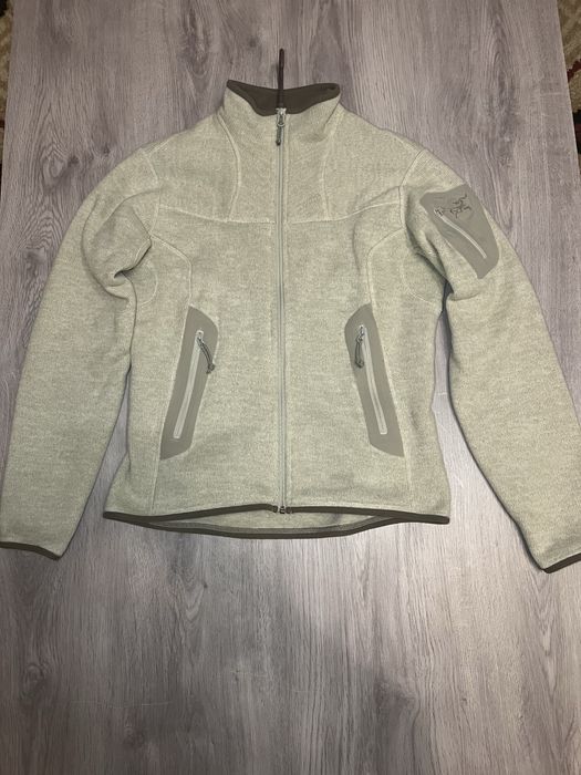 Жіноча фліска arcteryx