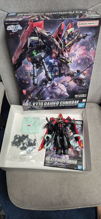 Gundam figurka złożona