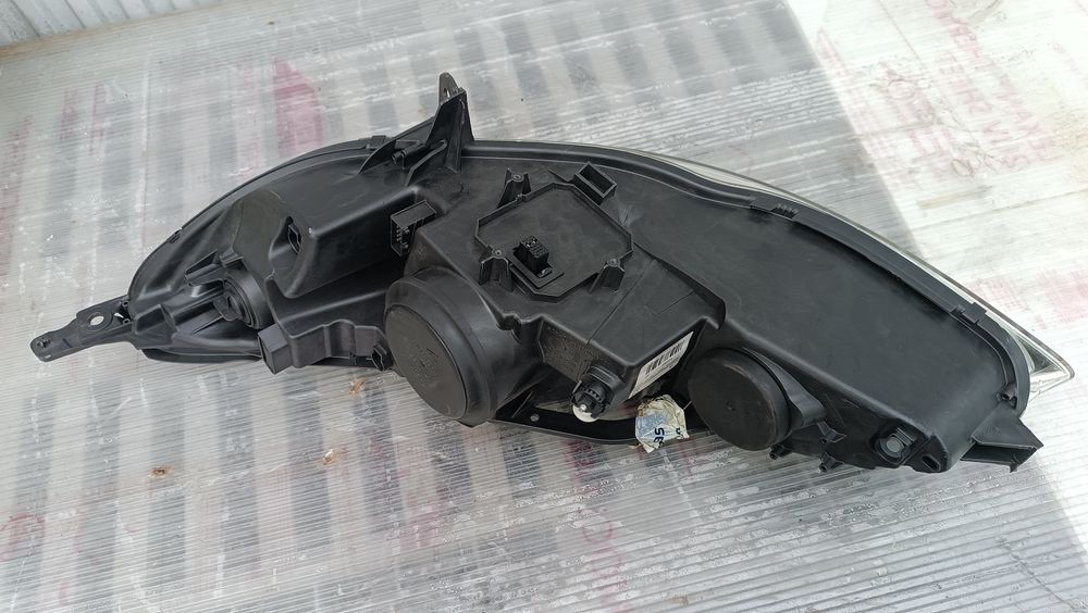 Vendo farol direito xenon de Peugeot 407 ano 2007