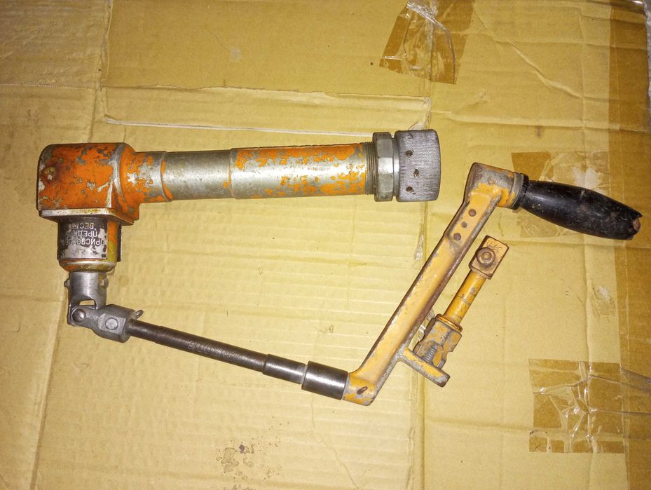 Приспособление для ручного привода предкрылков ИЗД 76 авиационное