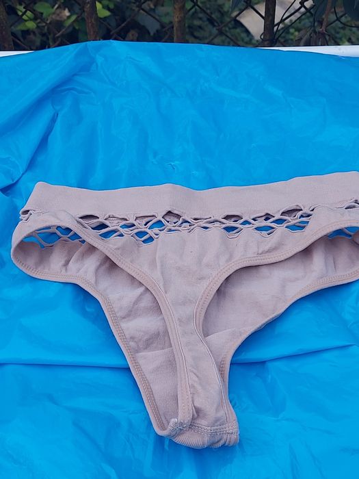 Stringi damskie kremowe rozmiar S