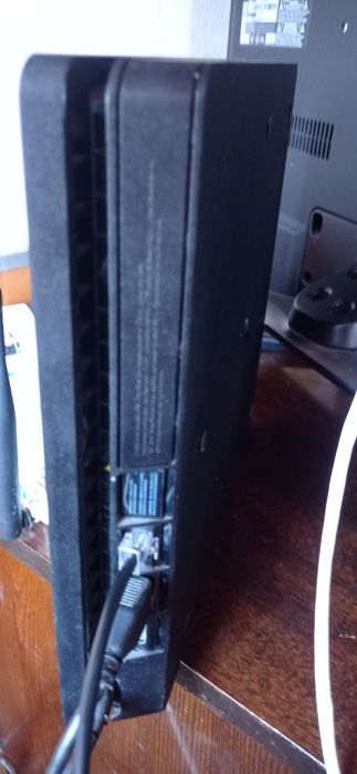 Продам PS4 в отличном состоянии.