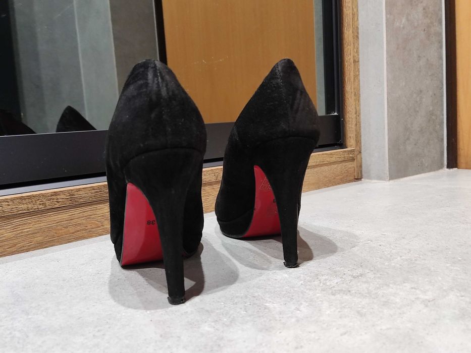 Czarne szpilki z czerwoną podeszwą Milano, rozmiar 38, stan idealny