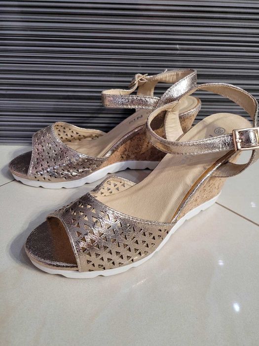 Sandały Damskie Szampańskie (R. 39)