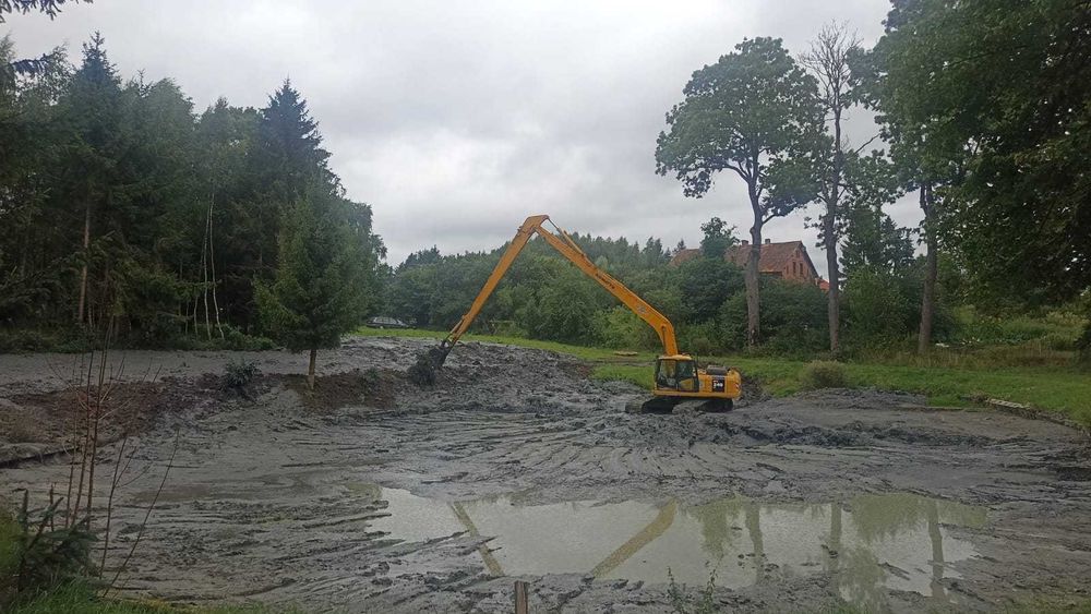 Kopanie stawów, kopanie zbiorników, koparka z długim ramieniem