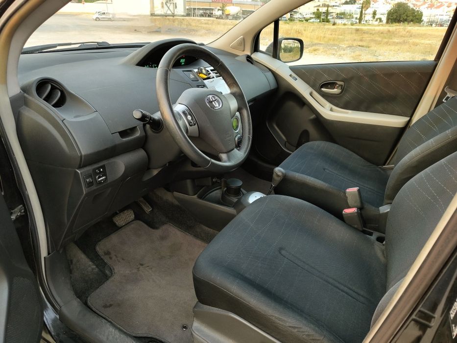 Toyota Yaris caixa automática full extras