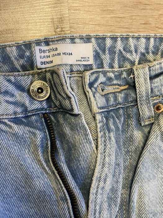 Mom джинси BERSHKA XS