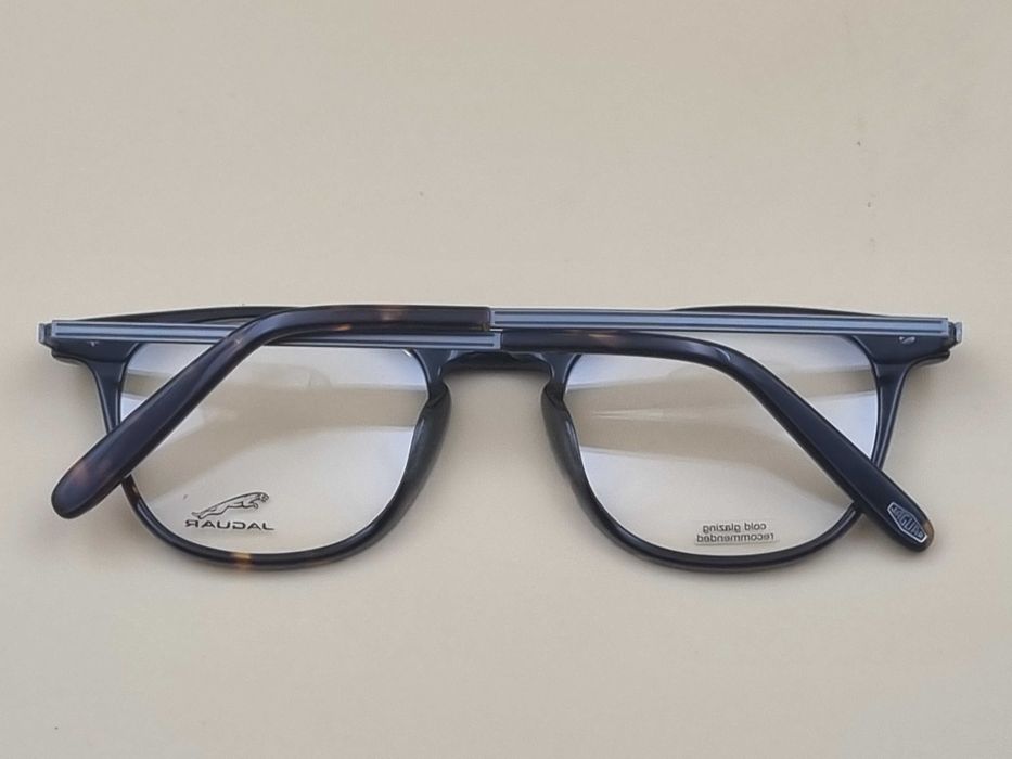 Nowe oprawki do korekcji wzroku marki Jaguar ca1
