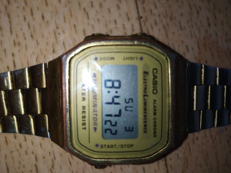 Часы Casio, влагозащита, подсветка, питание от заменяемой б