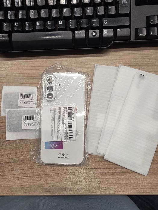 Vendo capa transparente e peliculas de protecao lentes e ecra A56