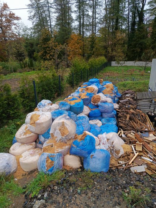 Oddam trociny w workach