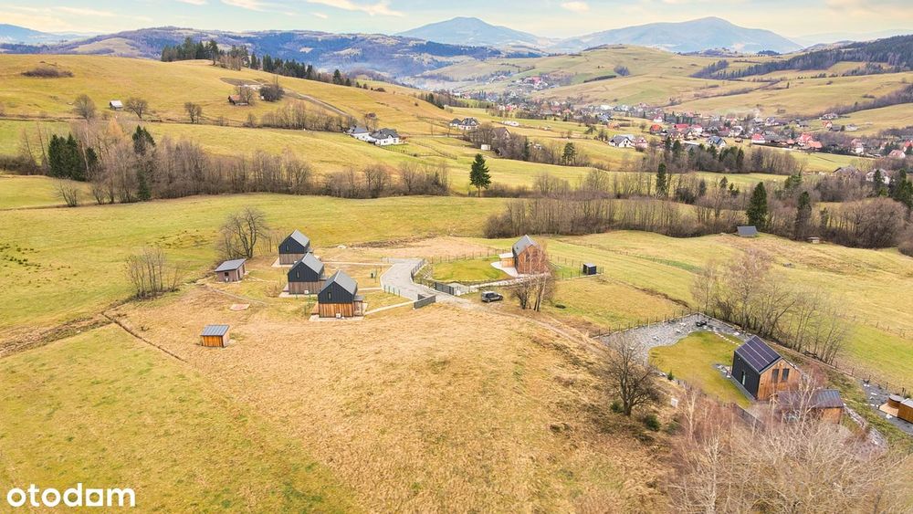 Widok, który spłaca kredyt. 12 arów pod Premium Cabins.